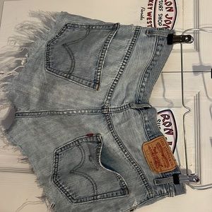 557 Levi’s cut off jean shorts